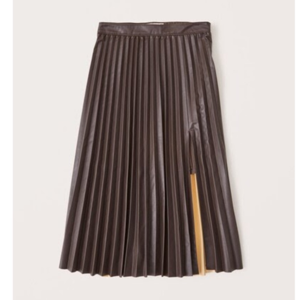 NWT • ABERCROMBIE AND FITCH vegan leather pleated skit